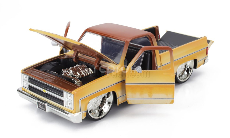 Jada Chevrolet C-10 Pick-up Custom 1985 1:24 2 Tóny Krémově Hnědé
