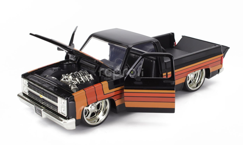 Jada Chevrolet C-10 Pick-up Custom 1985 1:24 Černá Hnědá