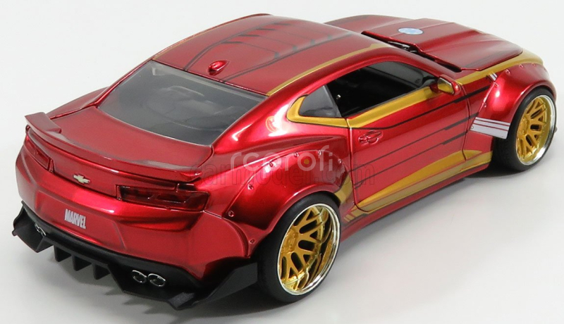 Jada Chevrolet Camaro Coupe With Iron Man Figure 2016 1:24 Červené Zlato