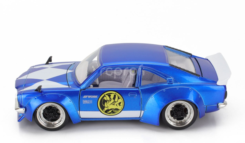 Jada Mazda Rx-3 With Power Rangers Figure 1974 1:24 Modrá Bílá
