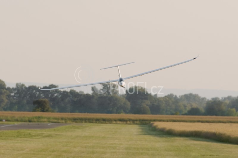 KAVAN 304TS TwinShark 2700mm - s R8 vario RX
