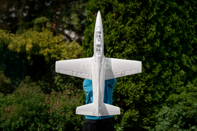 RC letadlo KAVAN L-39 Skyfox 1088mm, bílá