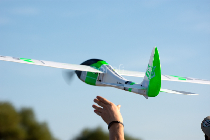 RC letadlo KAVAN Twisty 1512mm, oranžová