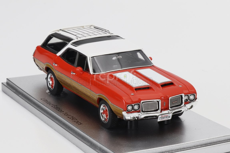 Kess-model Oldsmobile Vista Cruiser 442 Sw Station Wagon 1972 1:43 Červené Bílé Dřevo