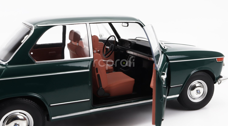 Kk-scale BMW 1802 1-series 1967 1:12 Zelená