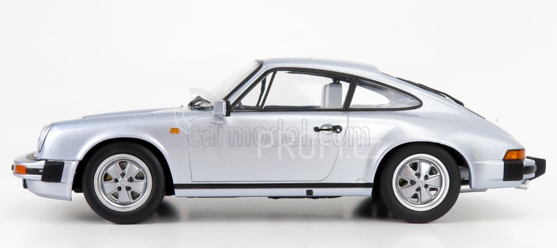 Kk-scale Porsche 911 3.2 Coupe 1988 1:18, stříbrná