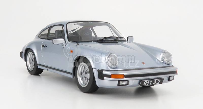 Kk-scale Porsche 911 3.2 Coupe 1988 1:18, stříbrná