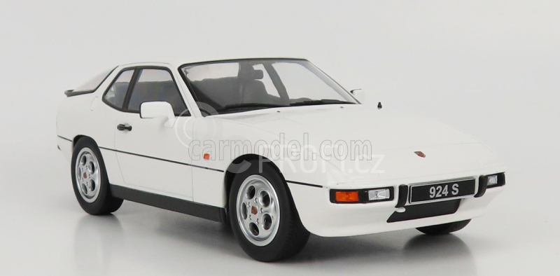 Kk-scale Porsche 924s Coupe 1986 1:18 Bílá