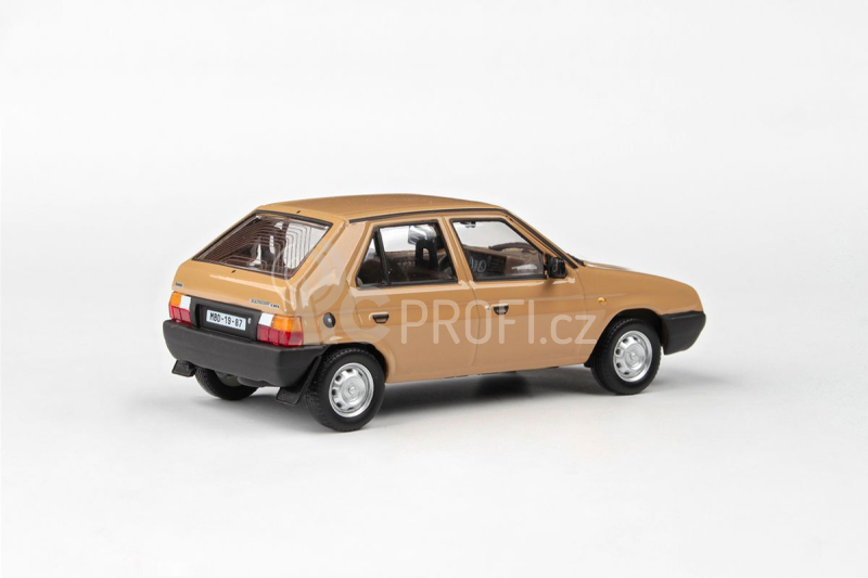 Abrex Škoda Favorit 136L (1988) 1:43 - Hnědá Beduínská