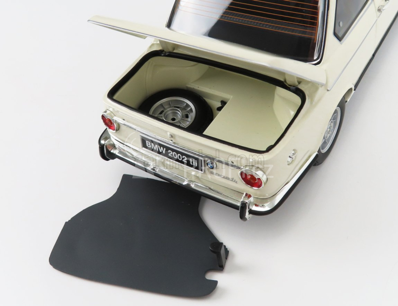 Kyosho BMW 2002tii 1972 1:18 Bílá