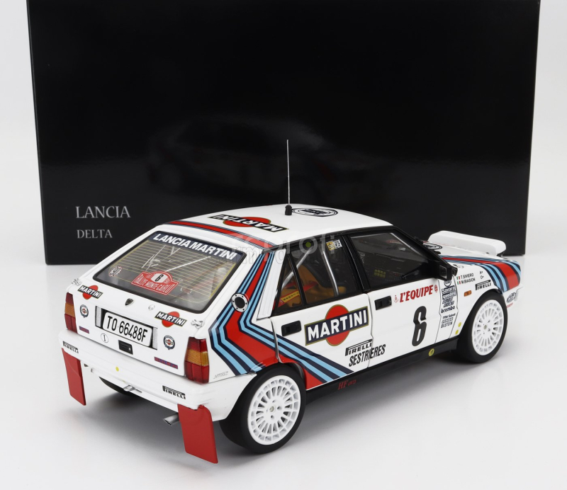 Kyosho Lancia Delta Hf Integrale 4wd (night Version) Team Martini Racing N 6 Winner Rally Montecarlo 1987 Miki Biasion - Tiziano Siviero 1:18 Bílá Červená Modrá