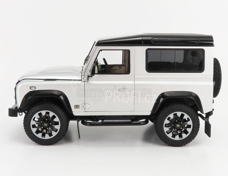 Lcd-model Land rover Defender 90 Works V8 70th Edition 2018 1:18 Silver