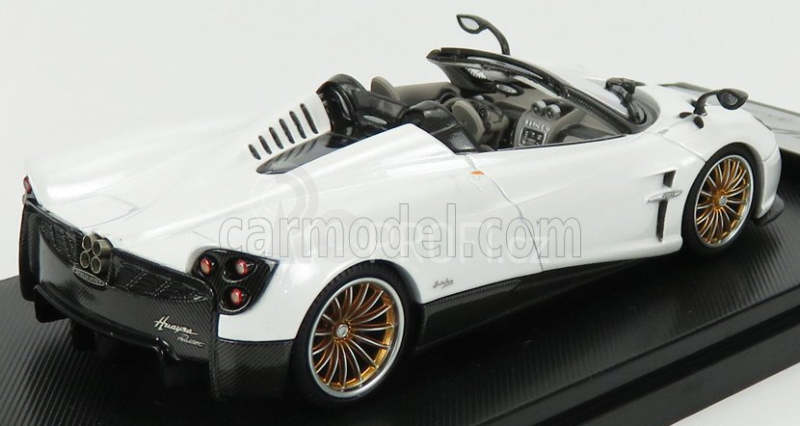 Lcd-model Pagani Huayra Roadster 2018 1:43 Bílá