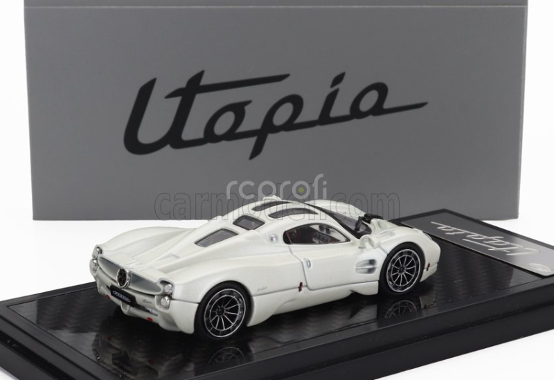 Lcd-model Pagani Utopia 2022 1:64 Bílá