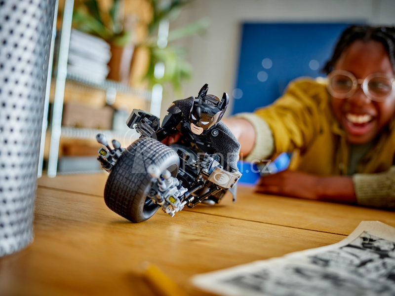 LEGO Batman - Sestavitelná figurka: Batman™ a motorka Bat-Pod