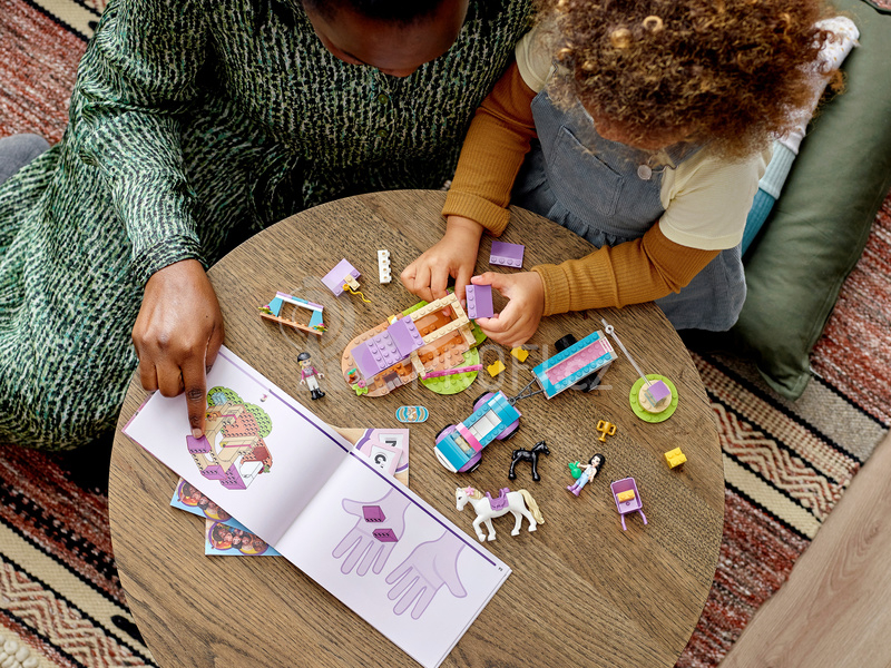 LEGO Friends - Auto s přívěsem a výcvik koníka