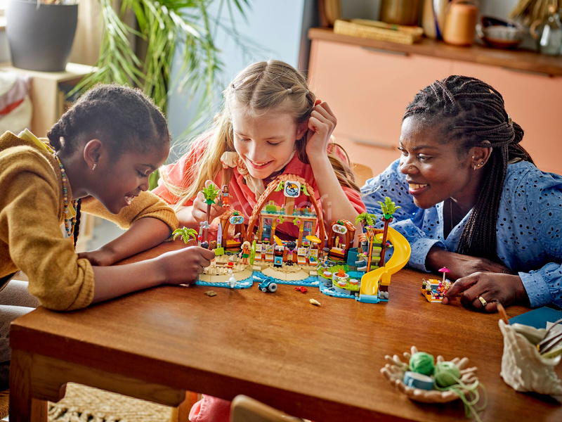 LEGO Friends - Rodinná dovolená u pláže