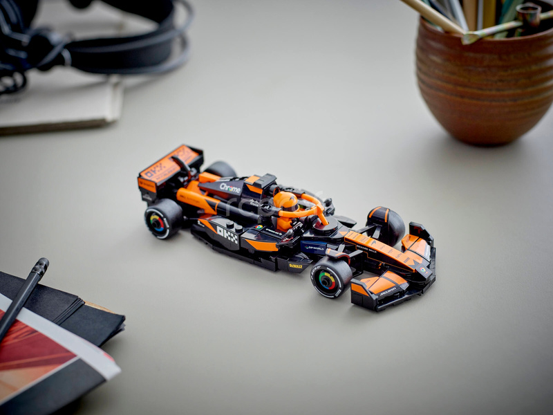 LEGO Speed Champions - Závodní auto McLaren F1® Team MCL38