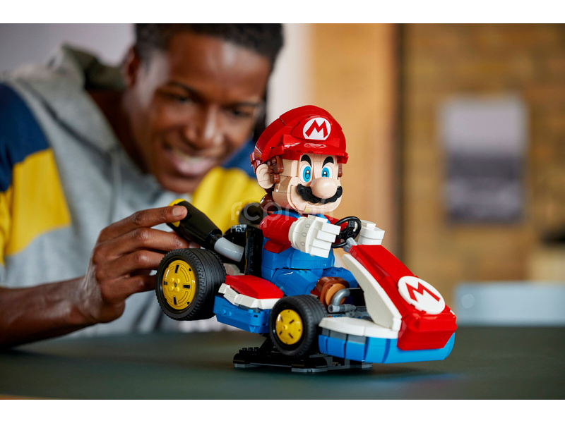 LEGO Super Mario - Mario Kart™: Mario a Standard Kart