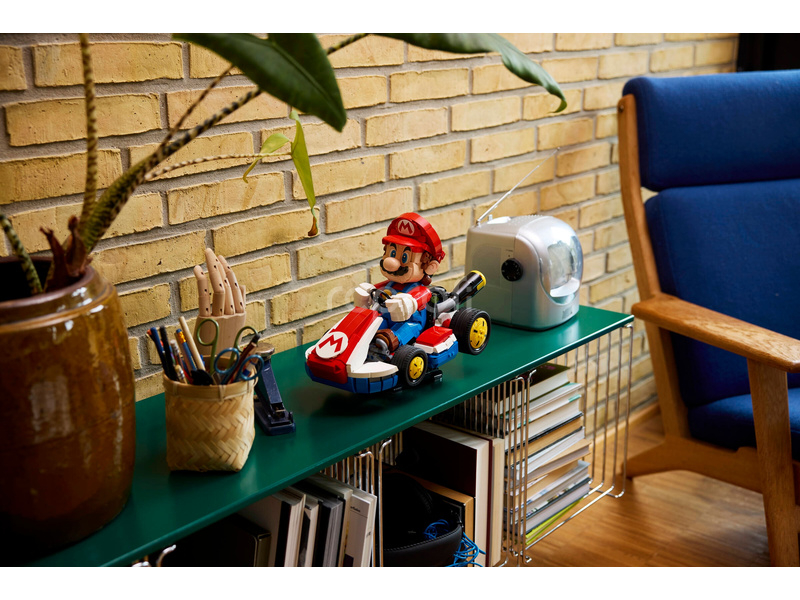 LEGO Super Mario - Mario Kart™: Mario a Standard Kart
