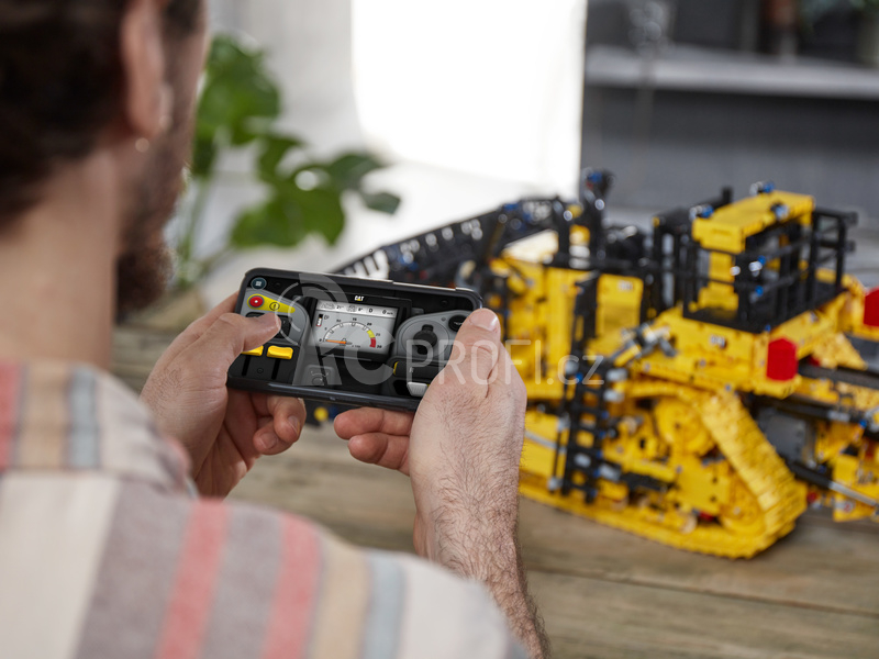 LEGO Technic - Buldozer Cat® D11 ovládaný aplikací