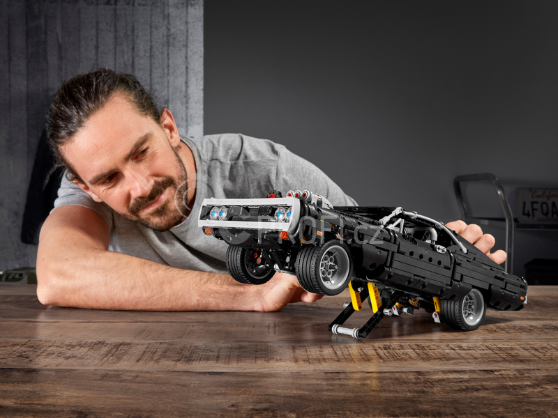 LEGO Technic - Domův Dodge Charger