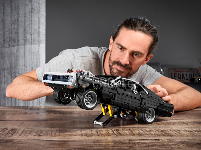 LEGO Technic - Domův Dodge Charger