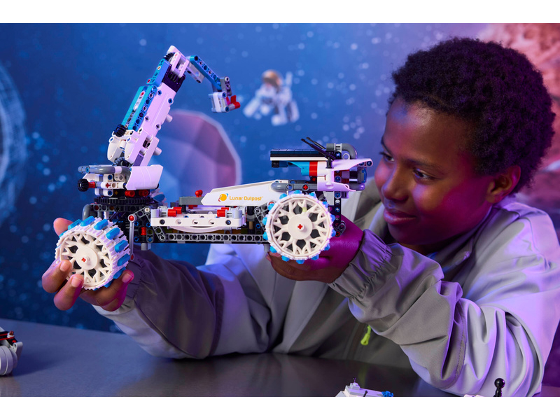 LEGO Technic - Lunární rover Lunar Outpost™