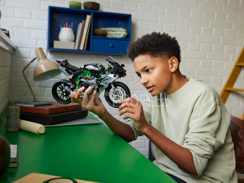 LEGO Technic - Motorka Kawasaki Ninja H2R