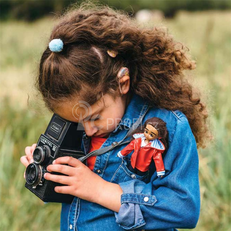 Lottie Panenka fotografka s naslouchadlem