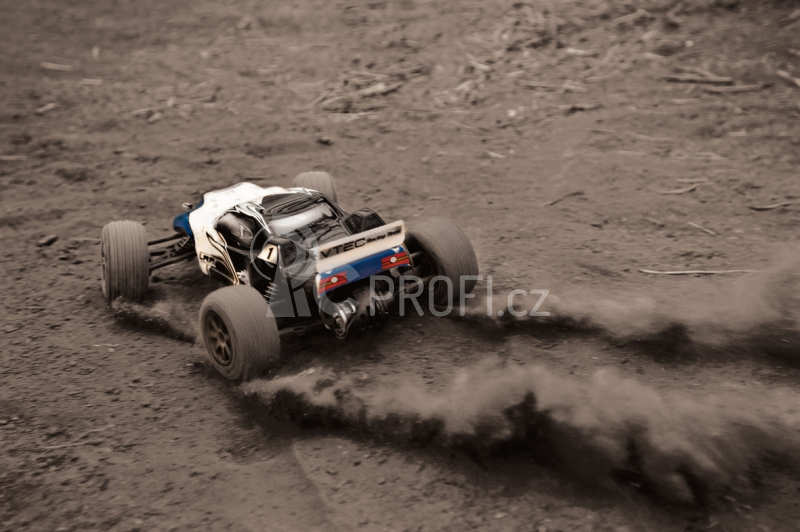 RC auto LRP S10 Twister Truggy