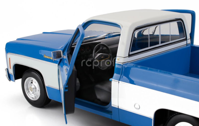 Maisto Chevrolet C-10 Pick-up Cheyenne Super 1974 1:18 Modrá Bílá
