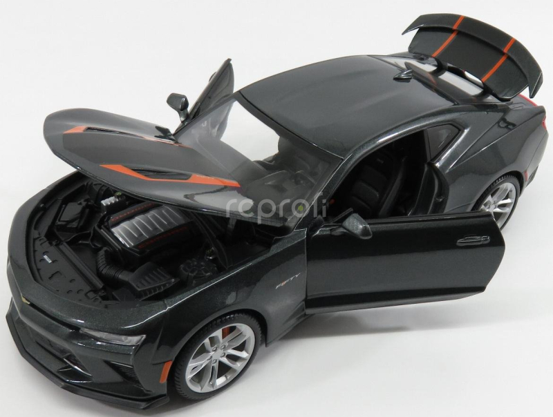 Maisto Chevrolet Camaro Ss Coupe 2017 - 50th Anniversary 1:18 Grey Met
