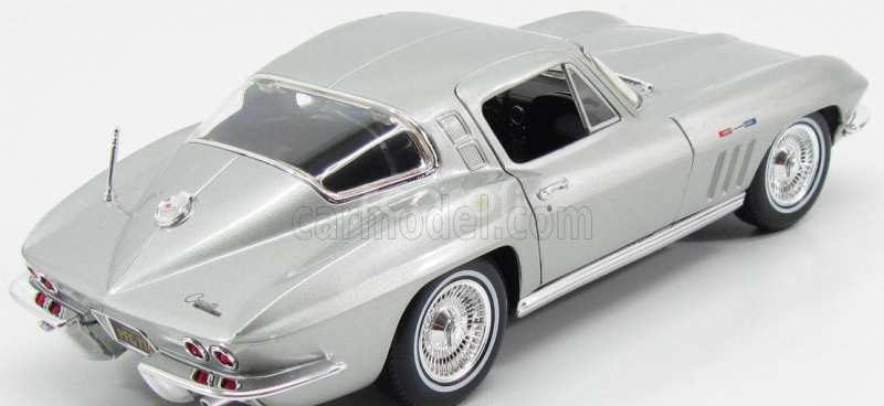 Maisto Chevrolet Corvette Coupe 2-door 1965 1:18 Silver