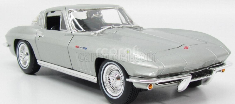 Maisto Chevrolet Corvette Coupe 2-door 1965 1:18 Silver
