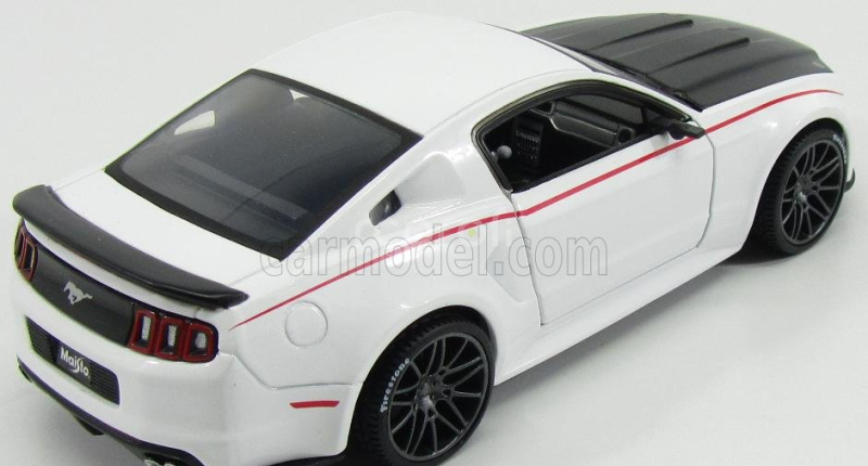 Maisto Ford usa Mustang Coupe Street Racer 2014 1:24 Bílá Černá