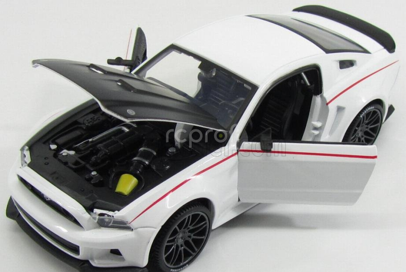 Maisto Ford usa Mustang Coupe Street Racer 2014 1:24 Bílá Černá