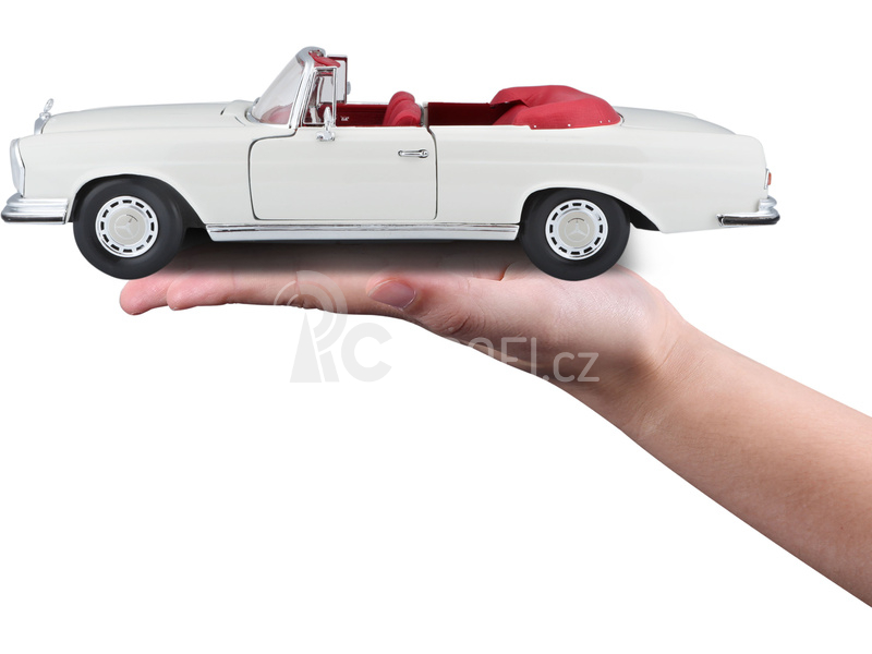Maisto Mercedes-Benz 280SE Cabrio 1967 1:18 krémová
