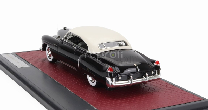 Matrix scale models Cadillac Coupe De Ville 1949 1:43 Bílá Černá