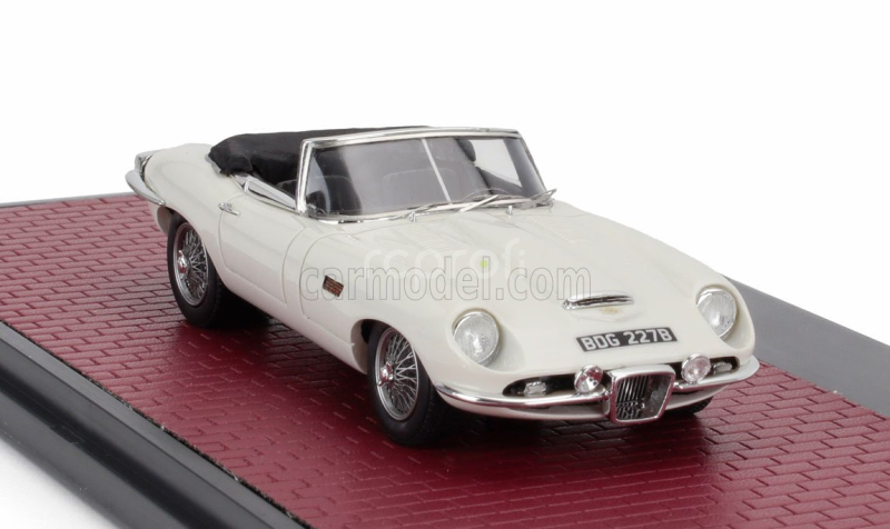 Matrix scale models Jaguar E-type Frua Roadster Open 1964 1:43 Bílá