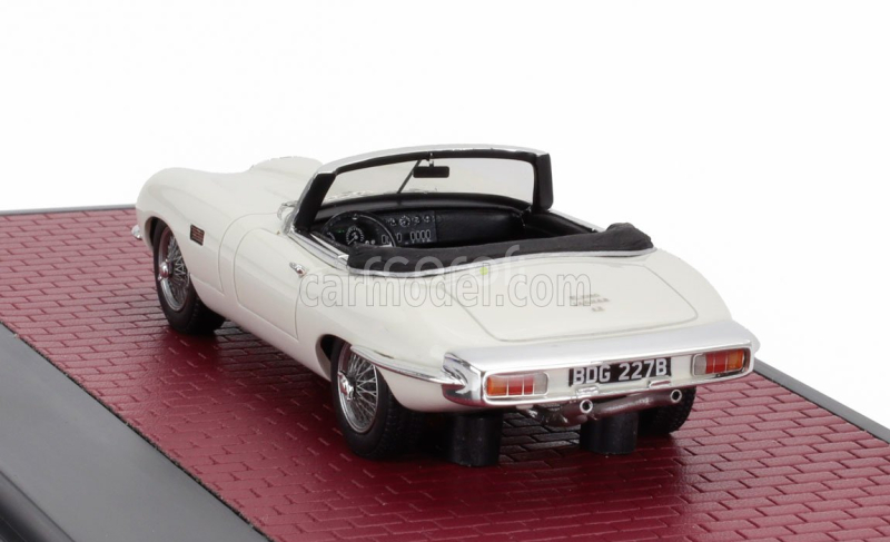 Matrix scale models Jaguar E-type Frua Roadster Open 1964 1:43 Bílá