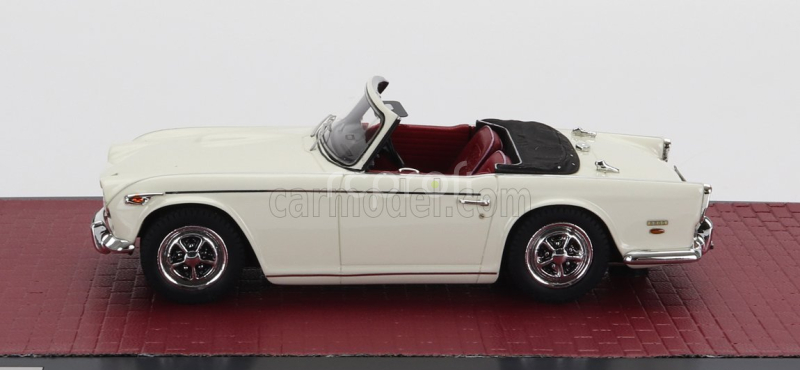 Matrix scale models Triumph Tr5 Cabriolet Open 1967 1:43 Bílá