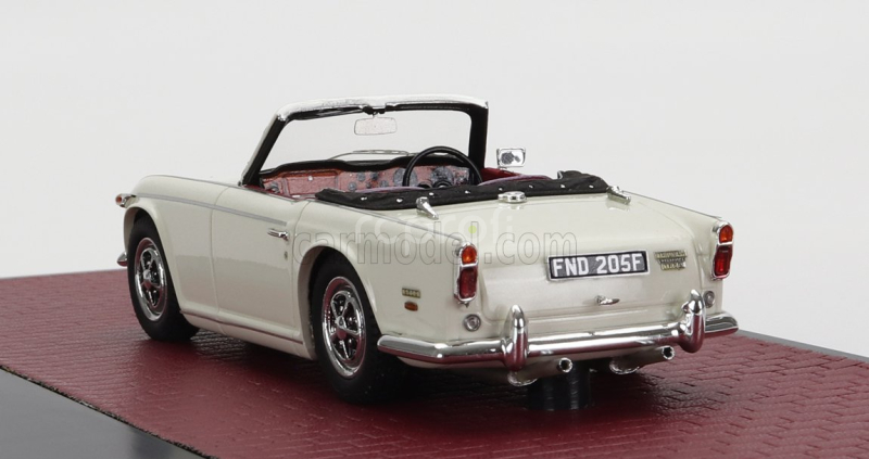 Matrix scale models Triumph Tr5 Cabriolet Open 1967 1:43 Bílá