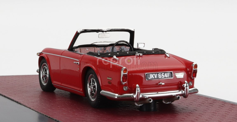 Matrix scale models Triumph Tr5 Cabriolet Open 1967 1:43 Red