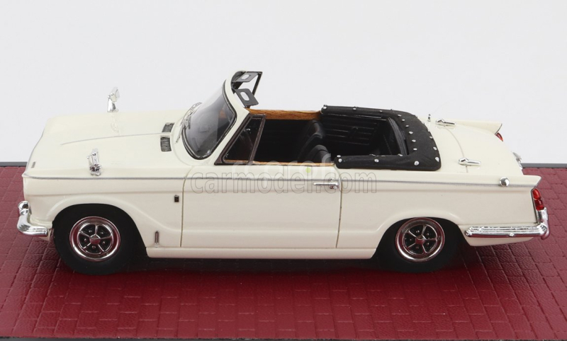 Matrix scale models Triumph Vitesse Dhc 1968 1:43 Bílá