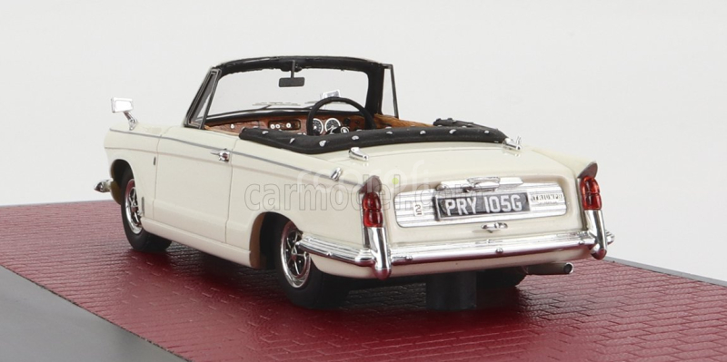 Matrix scale models Triumph Vitesse Dhc 1968 1:43 Bílá
