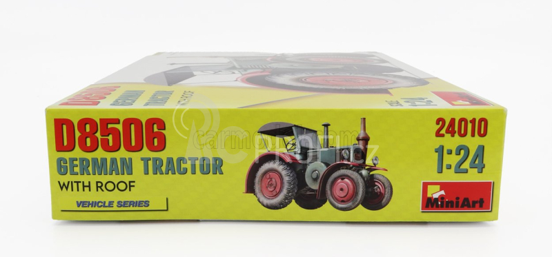 Miniart Lanz Bulldog D8506 German Tractor With Roof 1949 1:24 /