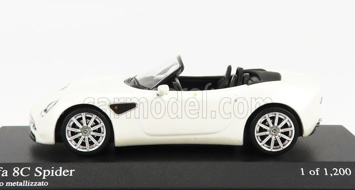 Minichamps Alfa romeo 8c Competizione Spider 2008 1:64 Bílá