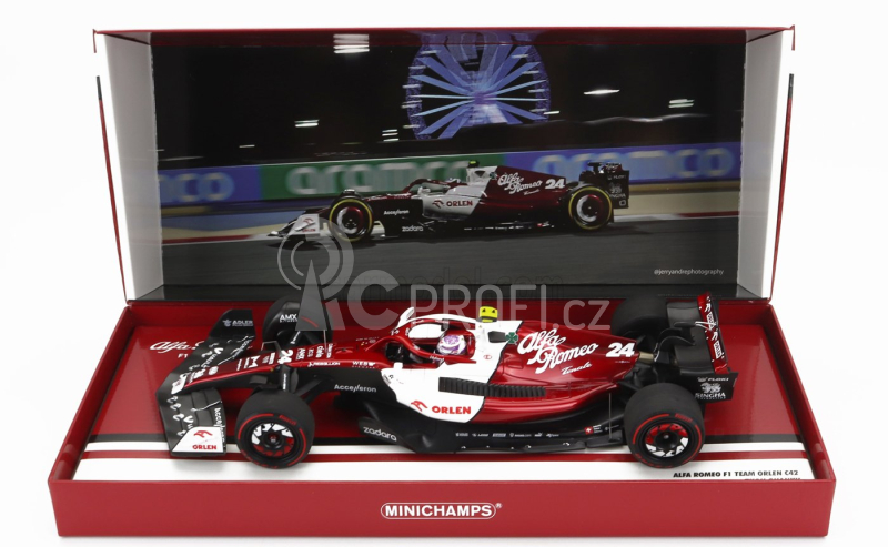 Minichamps Alfa romeo F1 C42 Team Orlen Racing N 24 1:18, bíločervená