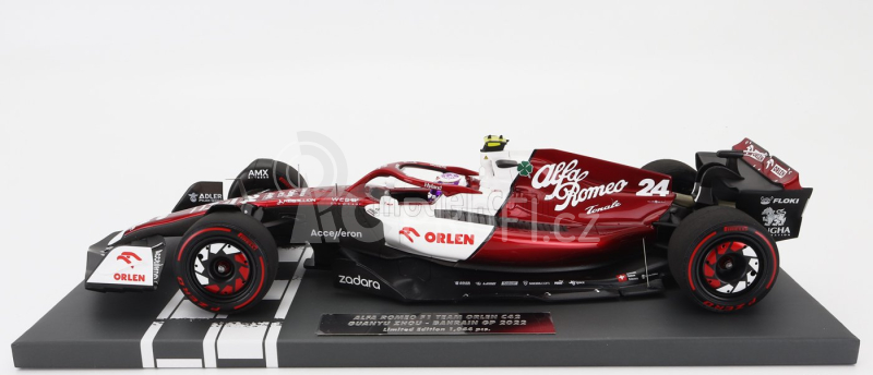 Minichamps Alfa romeo F1 C42 Team Orlen Racing N 24 1:18, bíločervená
